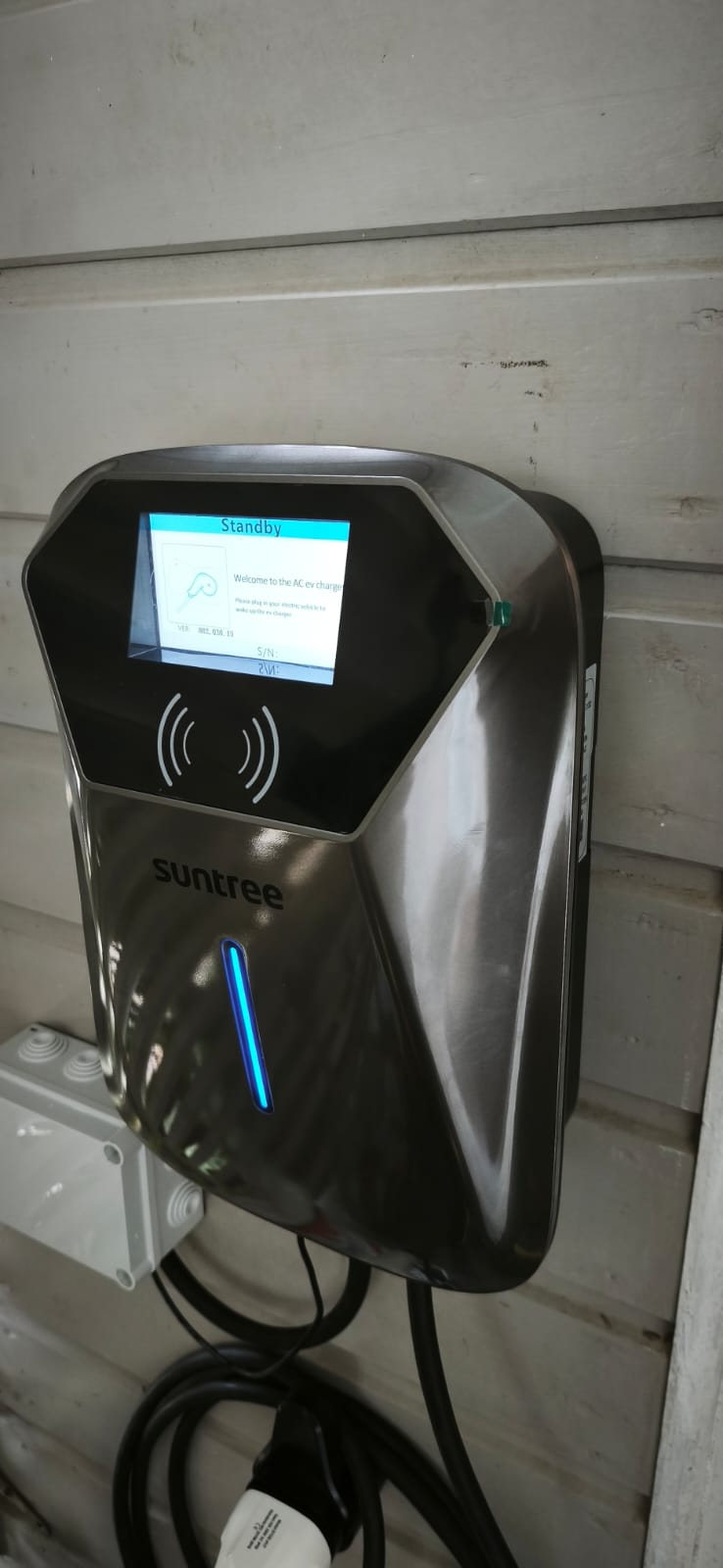 Borne de recharge IRVE 7 kW avec délestage dynamique installée à Ducos, Martinique
