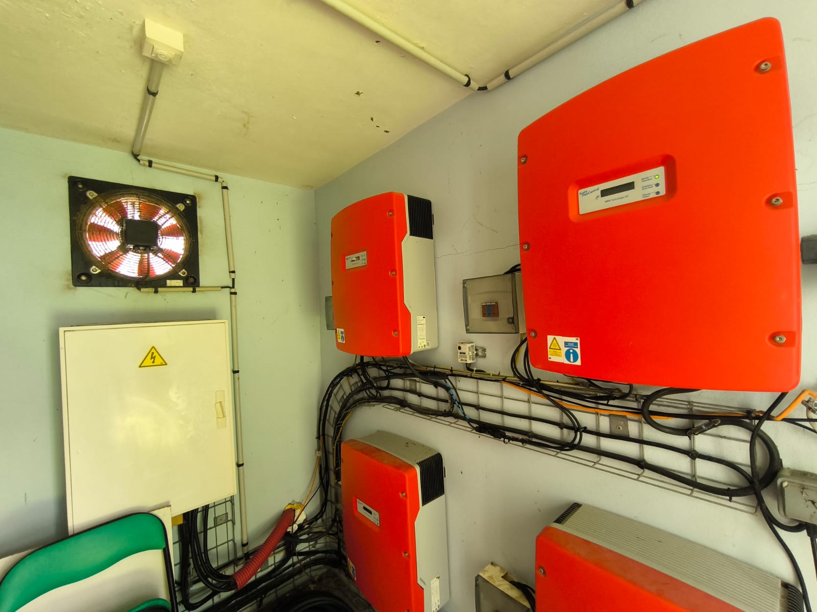 Onduleur d'une installation solaire en revente réseau à Fort-de-France, Martinique