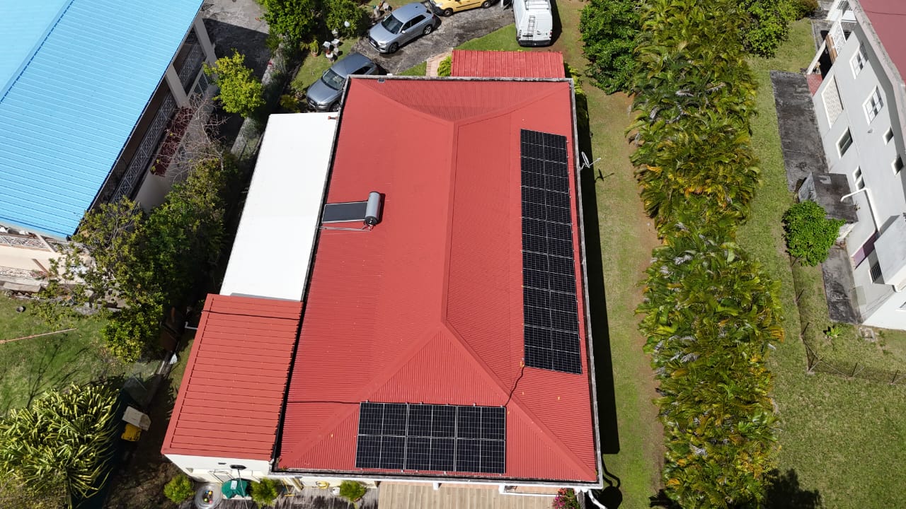 Installation Schoelcher — vue drone toiture